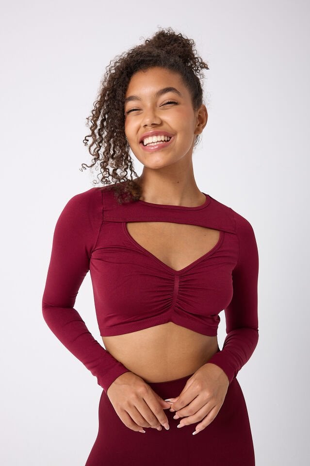 Kollu Göğsü Açık Dikişsiz Crop Top
