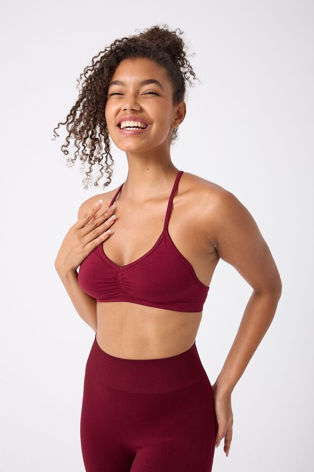 Dikişsiz Sporcu Sırt Detaylı Askılı Crop Büstiyer
