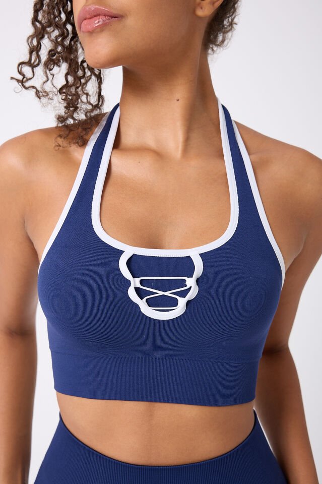 Kadın Göğüs Detaylı Sırtı Açık Boyundan Geçirmeli Dikişsiz Crop Top