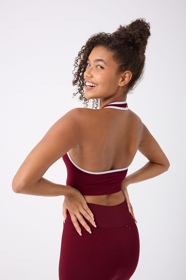 Kadın Göğüs Detaylı Sırtı Açık Boyundan Geçirmeli Dikişsiz Crop Top